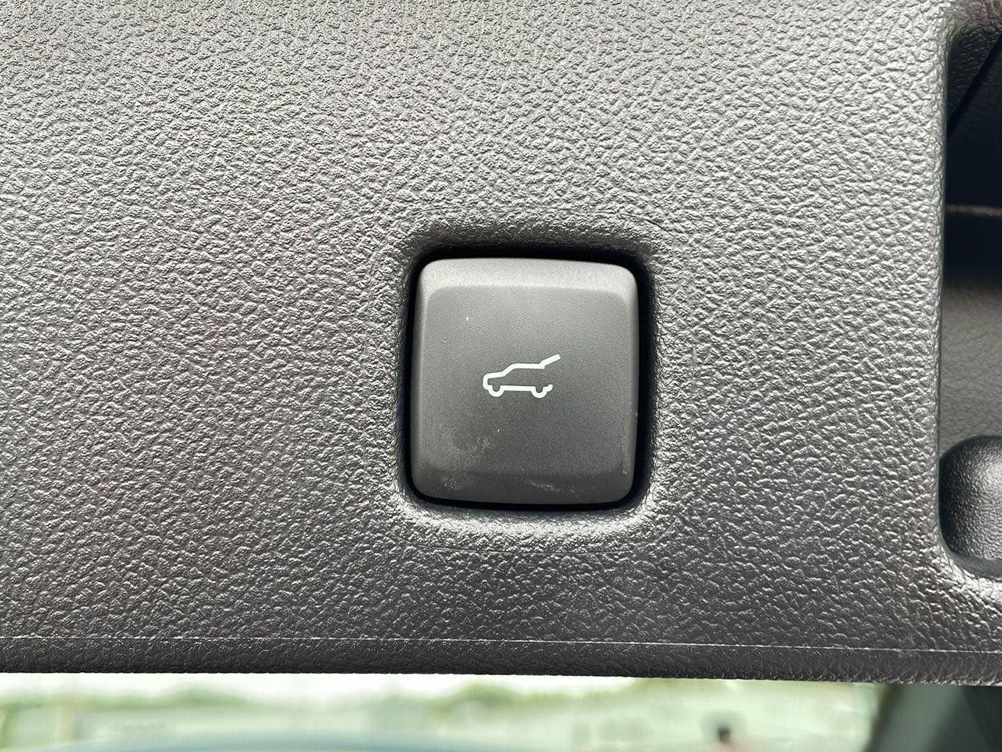 Used 2025 Ford Escape SE w/ PHEV Premium Package FWD image 30