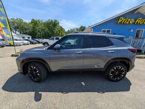 Used 2021 Chevrolet TrailBlazer LT w/ Convenience Package FWD image 2