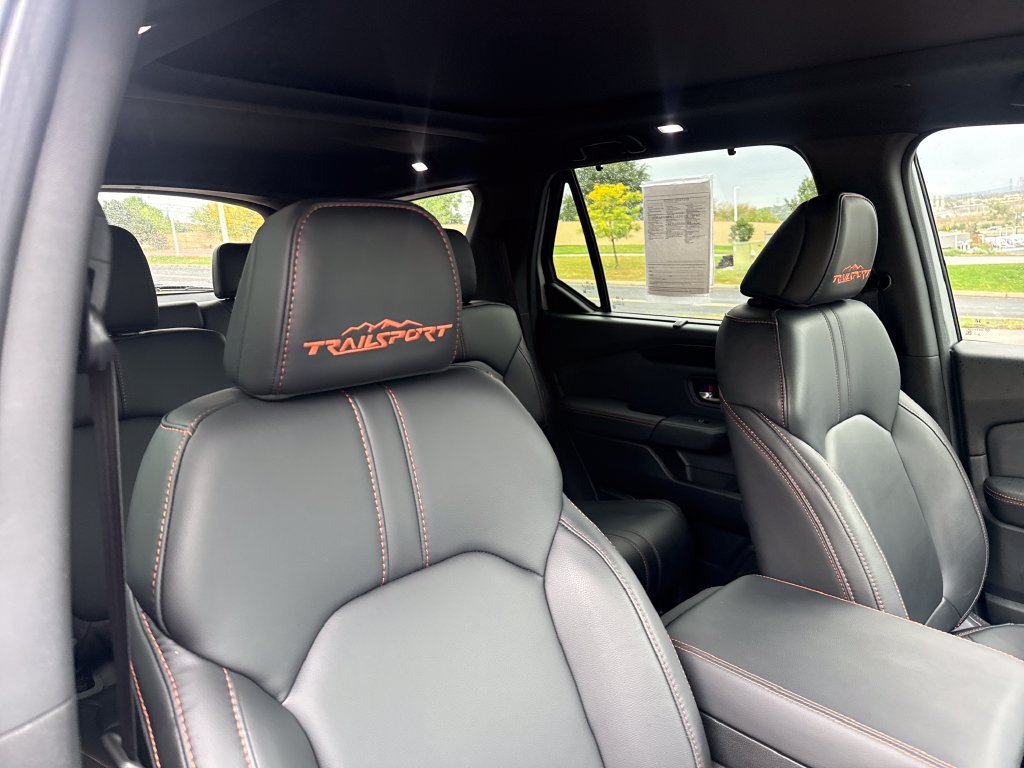 Used 2025 Honda Pilot TrailSport image 34