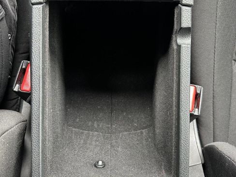 Used 2018 Jeep Grand Cherokee Laredo image 32