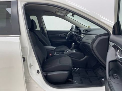 Used 2020 Nissan Rogue SV w/ Premium Package AWD/4WD image 17