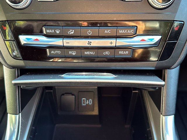 Used 2020 Ford Explorer XLT w/ Equipment Group 202A AWD/4WD image 33