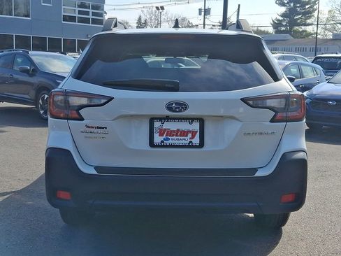 Used 2025 Subaru Outback Premium image 5