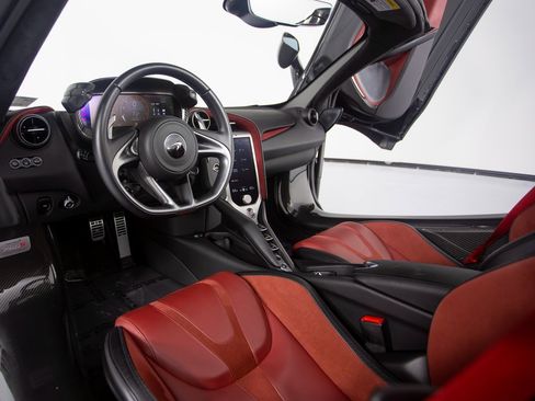 Used 2024 McLaren 750S Spider image 16