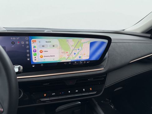 Used 2025 Buick Envision Sport Touring image 4