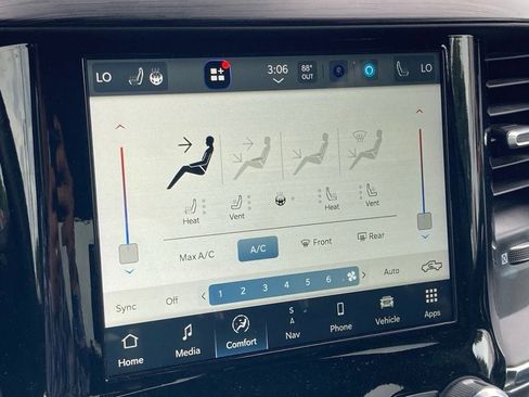 Used 2024 RAM 1500 Laramie RWD image 22