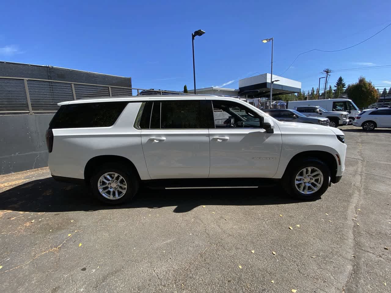 Used 2026 Chevrolet Suburban LT w/ Comfort Package AWD/4WD image 7