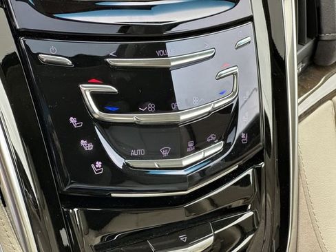 Used 2018 Cadillac Escalade Premium Luxury AWD/4WD image 23
