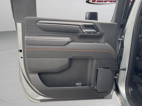 Used 2025 GMC Sierra 2500 AT4 image 35