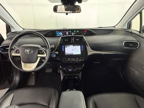 Used 2018 Toyota Prius Three Touring FWD image 16