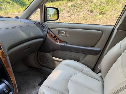 Used 2000 Lexus RX 300 4WD w/ Premium Pkg image 13