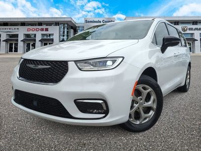 Used 2024 Chrysler Pacifica Limited