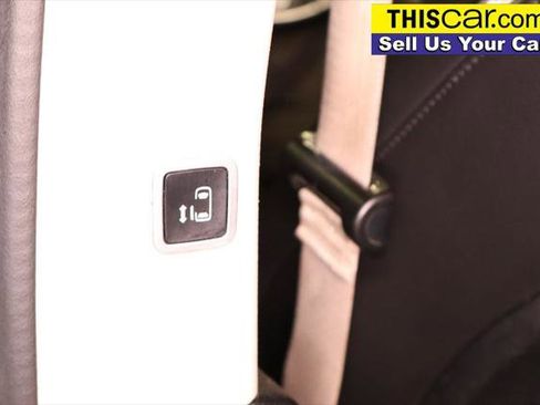 Used 2017 Chrysler Pacifica Touring-L FWD image 33