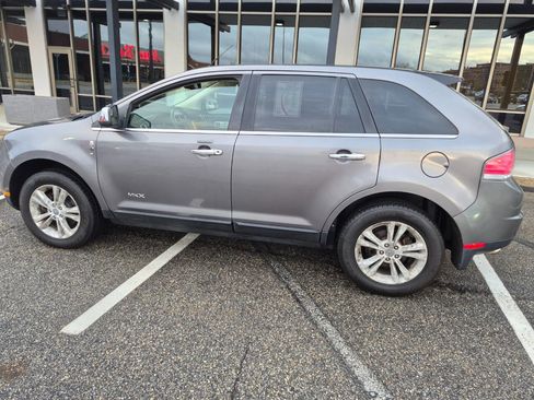 Used 2010 Lincoln MKX AWD image 5