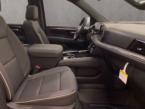 New 2026 Chevrolet Suburban Premier w/ Sun And Tow Package AWD/4WD image 24