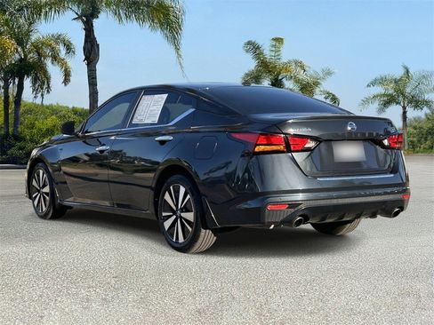Certified 2022 Nissan Altima 2.5 SV w/ SV Premium Package image 2