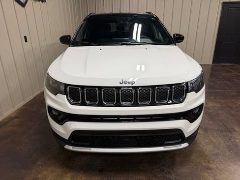 Used 2023 Jeep Compass Limited AWD/4WD image 2