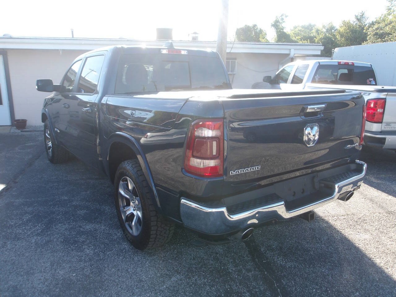 Used 2019 RAM 1500 Laramie AWD/4WD image 5