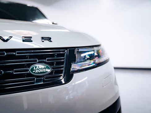 Used 2025 Land Rover Range Rover Sport Dynamic SE AWD/4WD image 13