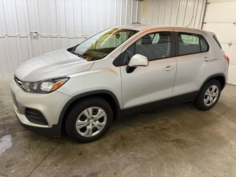 Used 2017 Chevrolet Trax LS FWD image 4