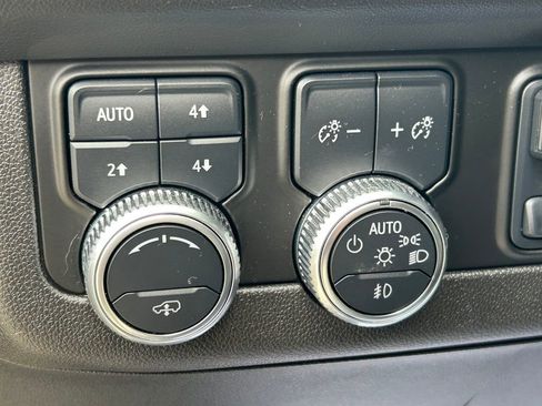 Used 2021 GMC Yukon AT4 w/ AT4 Premium Plus Package image 31