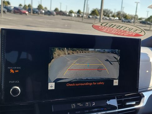 Used 2025 Toyota Sienna Limited image 25