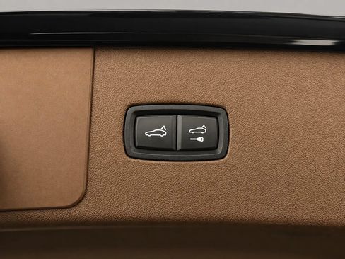 Used 2020 Porsche Cayenne Turbo AWD/4WD image 18