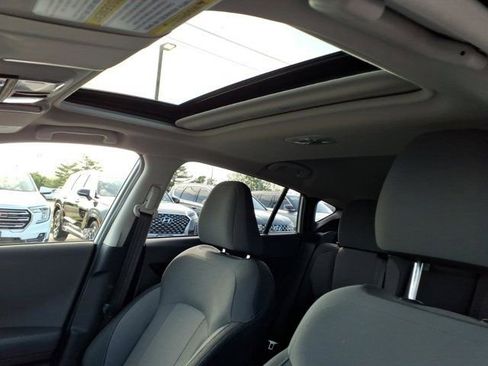 Used 2025 Subaru Crosstrek 2.0i Premium image 25