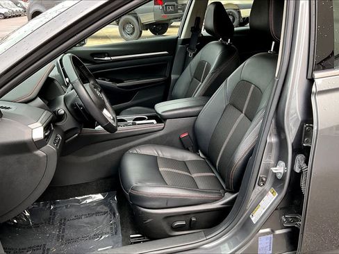 Used 2025 Nissan Altima 2.5 SR image 8