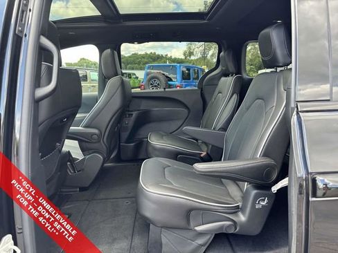 New 2026 Chrysler Pacifica Limited w/ S Appearance Package image 6