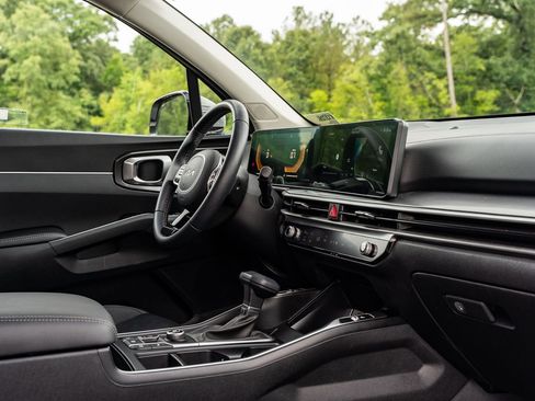 Used 2025 Kia Sorento S w/ Panoramic Sunroof Package FWD image 12