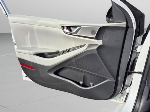 Used 2020 Hyundai Ioniq SEL FWD image 21