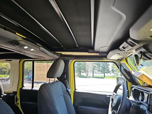 Used 2024 Jeep Wrangler Unlimited AWD/4WD image 12