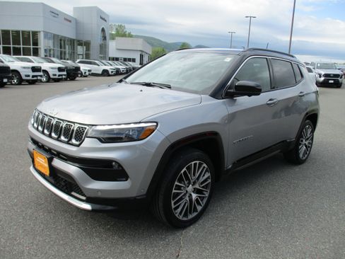 Used 2024 Jeep Compass Limited w/ Elite Group AWD/4WD image 1