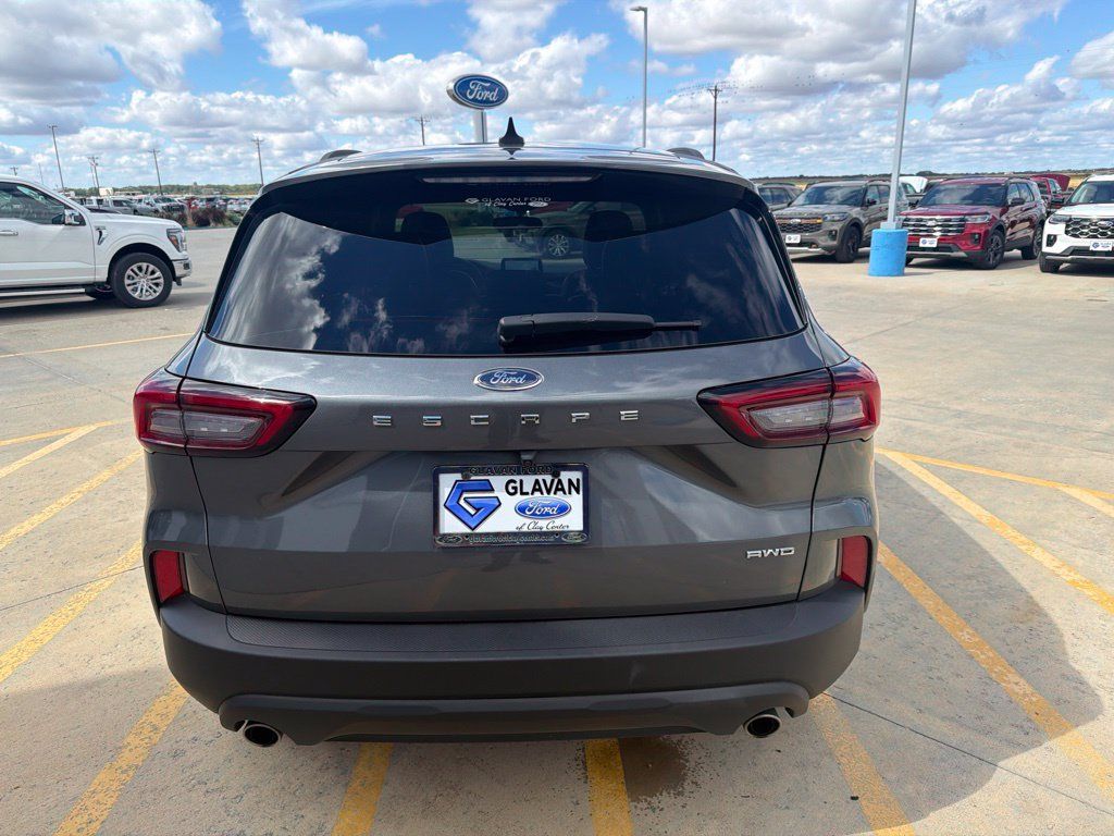 Used 2025 Ford Escape ST-Line Select AWD/4WD image 8