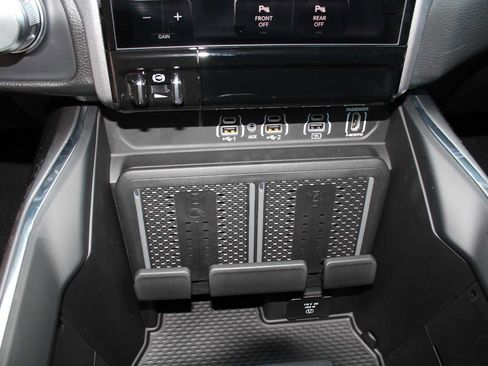 Used 2025 RAM 1500 Laramie w/ Night Edition AWD/4WD image 39