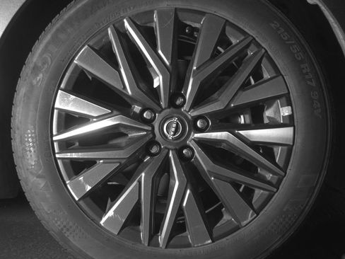 Used 2025 Nissan Altima 2.5 SV FWD image 13