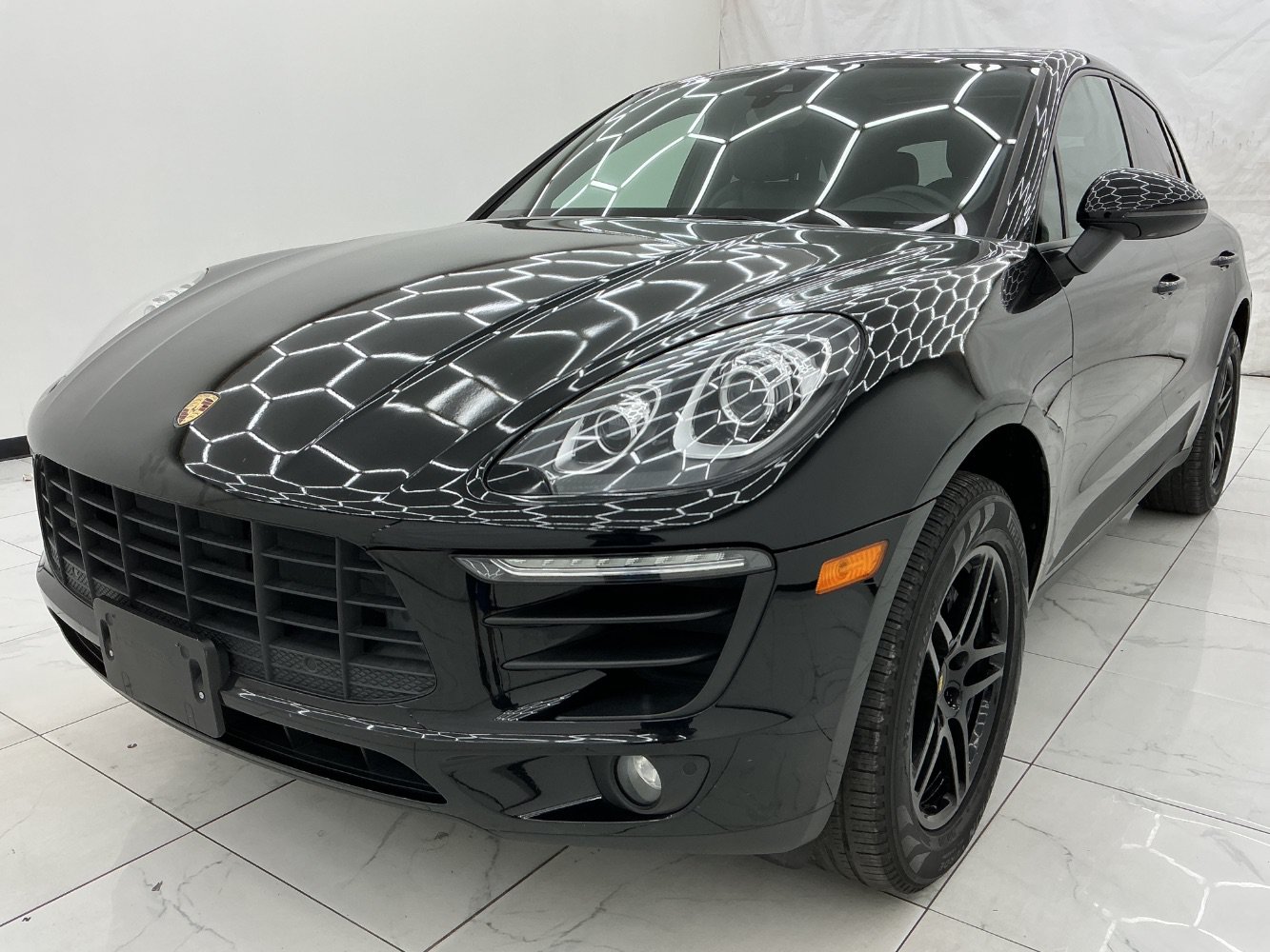 Used 2018 Porsche Macan AWD/4WD image 1