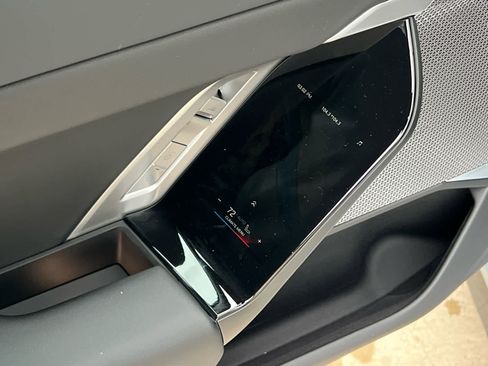 Used 2025 BMW 740i xDrive w/ Premium Package image 18