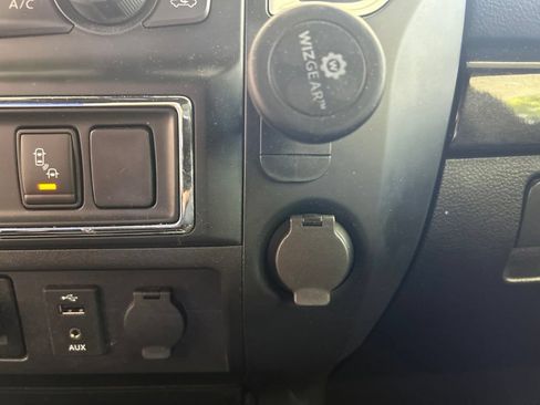 Used 2018 Nissan Titan SV w/ SV Convenience Package AWD/4WD image 57