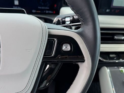 Used 2025 Lincoln Aviator AWD image 22
