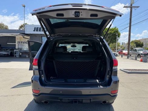 Used 2017 Jeep Grand Cherokee Trailhawk w/ Trailhawk Luxury Group AWD/4WD image 18