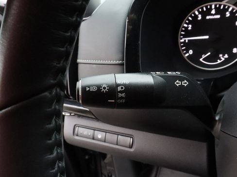 Used 2022 Nissan Pathfinder SV image 16