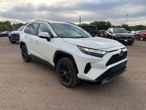 Used 2022 Toyota RAV4 SE w/ Convenience Package AWD/4WD image 8