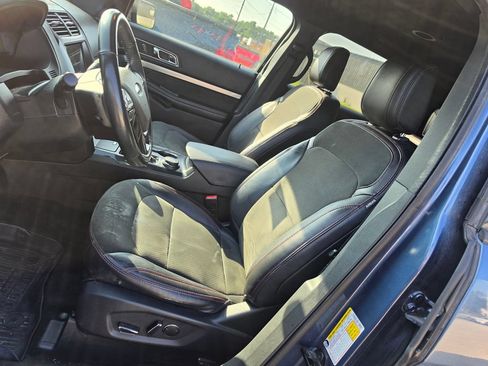 Used 2018 Ford Explorer XLT w/ Equipment Group 202A AWD/4WD image 6