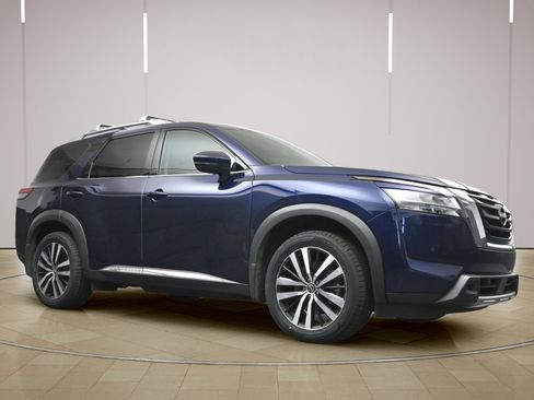 Used 2024 Nissan Pathfinder Platinum AWD/4WD image 27