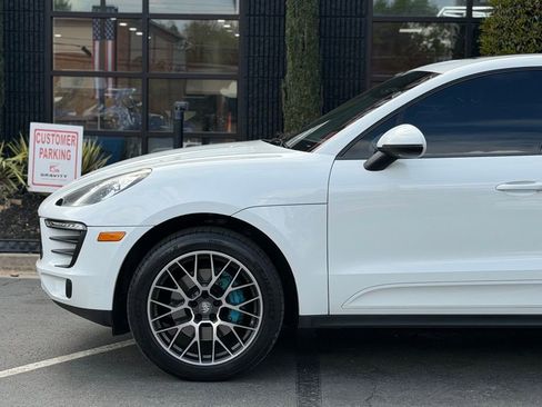 Used 2017 Porsche Macan S image 10