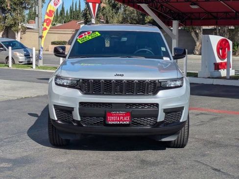 Used 2023 Jeep Grand Cherokee L Altitude image 2