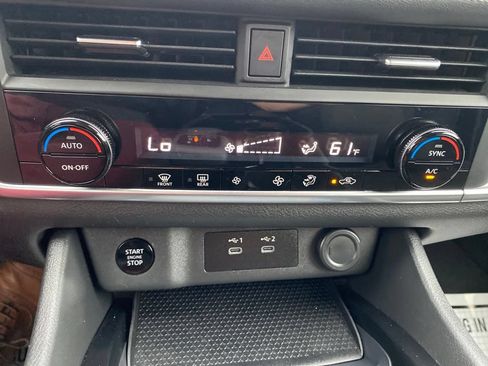Used 2025 Nissan Rogue SV AWD/4WD image 15