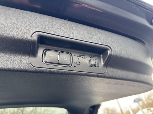 Used 2023 Ford Explorer XLT w/ Equipment Group 202A image 9